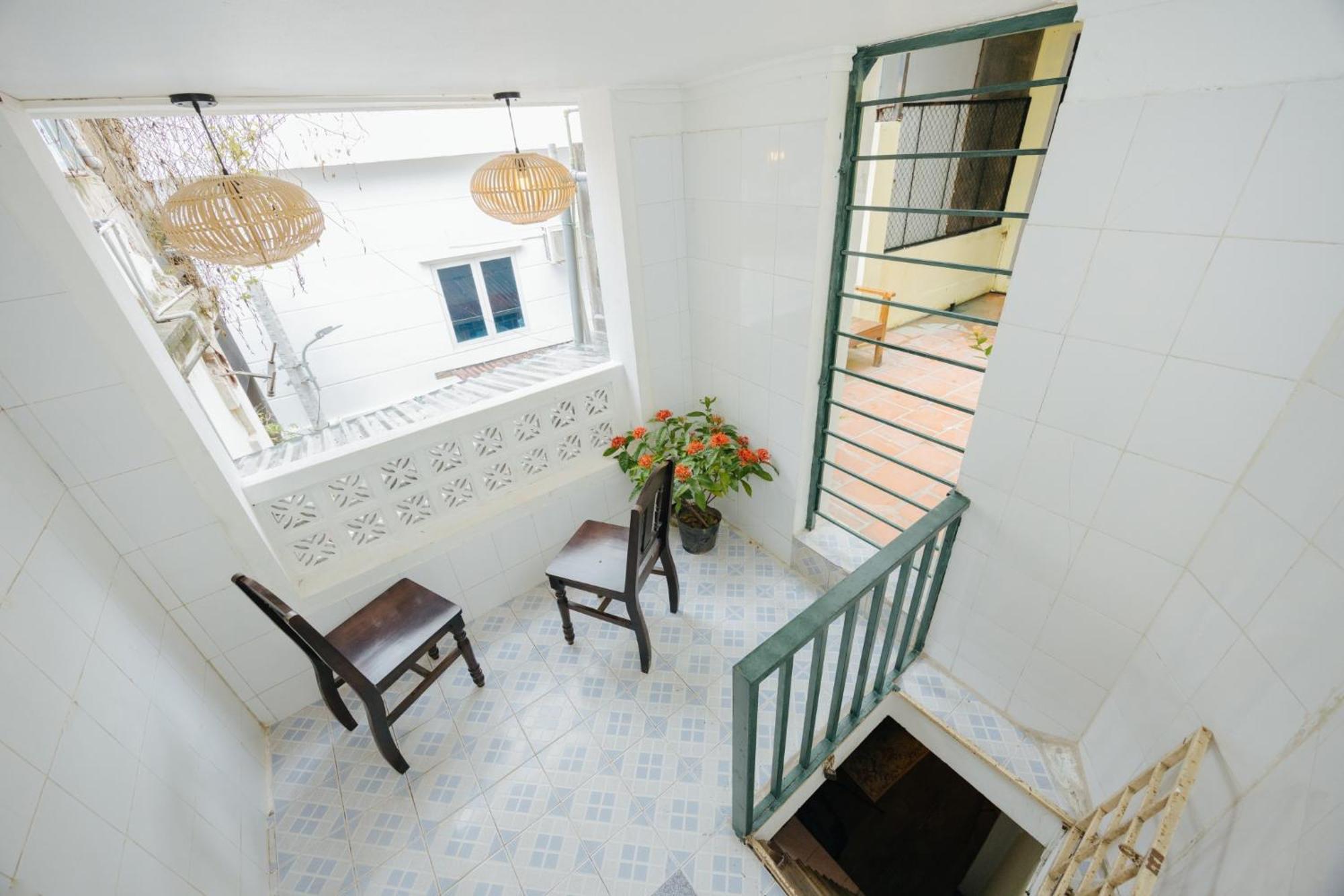 Homestay And Eggcoffee Central Hanoi Old Quarter Exterior photo