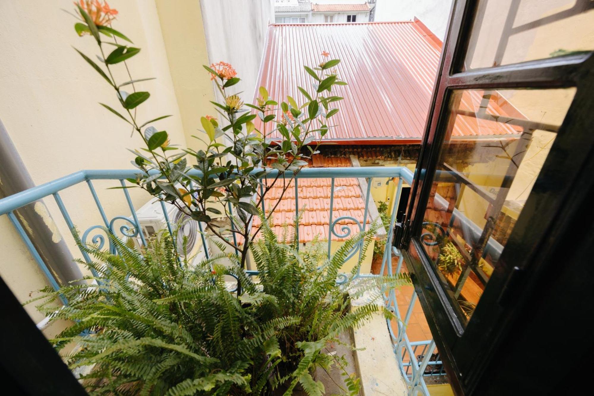 Homestay And Eggcoffee Central Hanoi Old Quarter Exterior photo