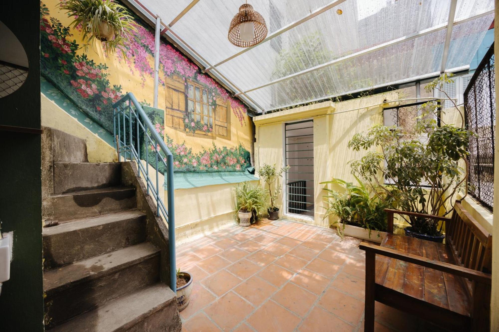 Homestay And Eggcoffee Central Hanoi Old Quarter Exterior photo