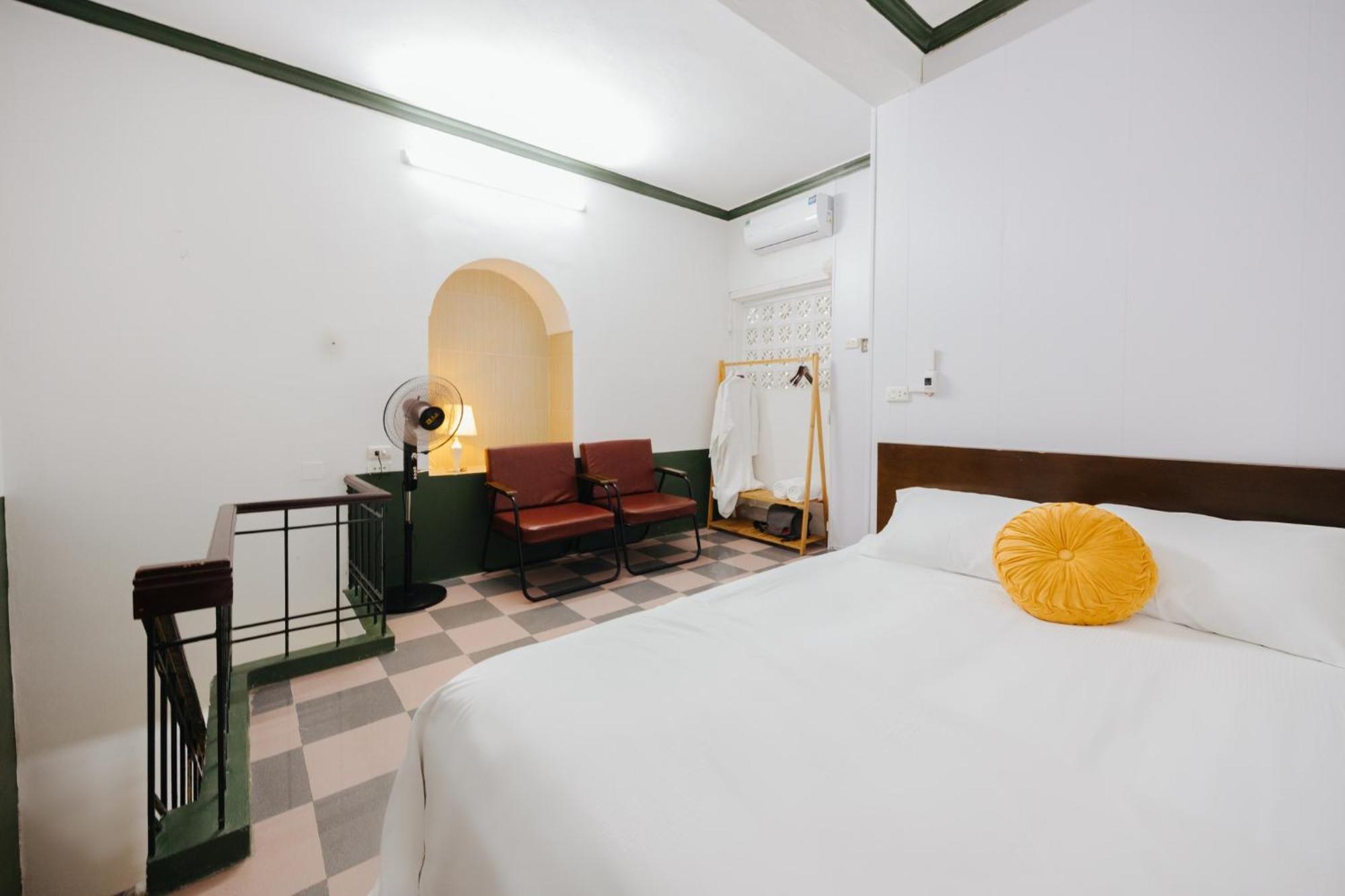 Homestay And Eggcoffee Central Hanoi Old Quarter Exterior photo