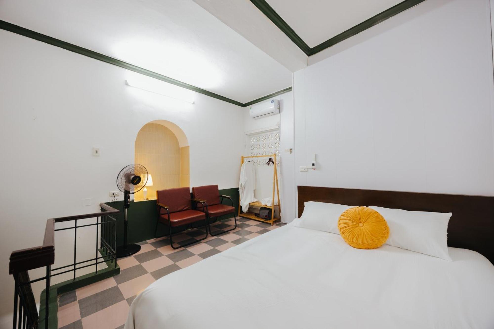 Homestay And Eggcoffee Central Hanoi Old Quarter Exterior photo