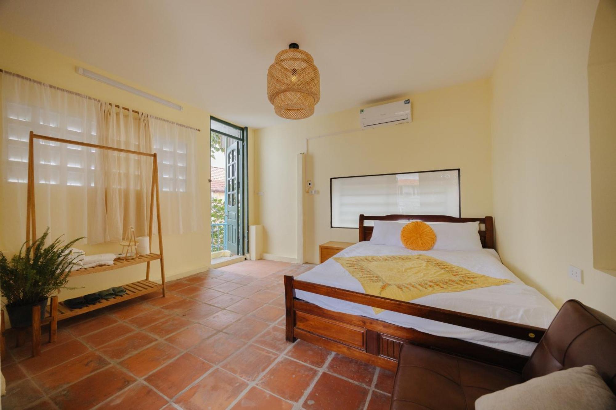 Homestay And Eggcoffee Central Hanoi Old Quarter Exterior photo
