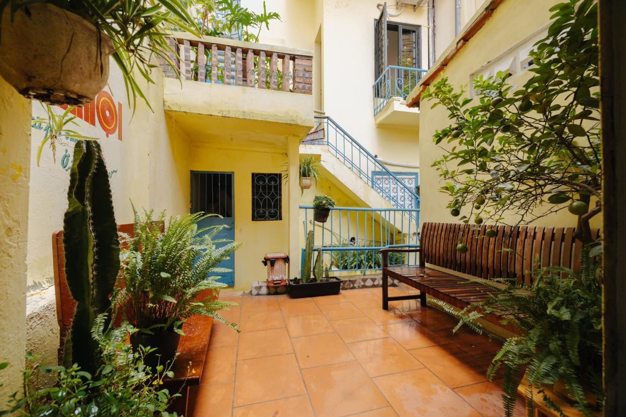 Homestay And Eggcoffee Central Hanoi Old Quarter Exterior photo