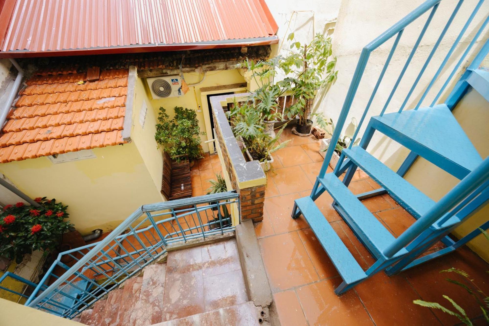 Homestay And Eggcoffee Central Hanoi Old Quarter Exterior photo