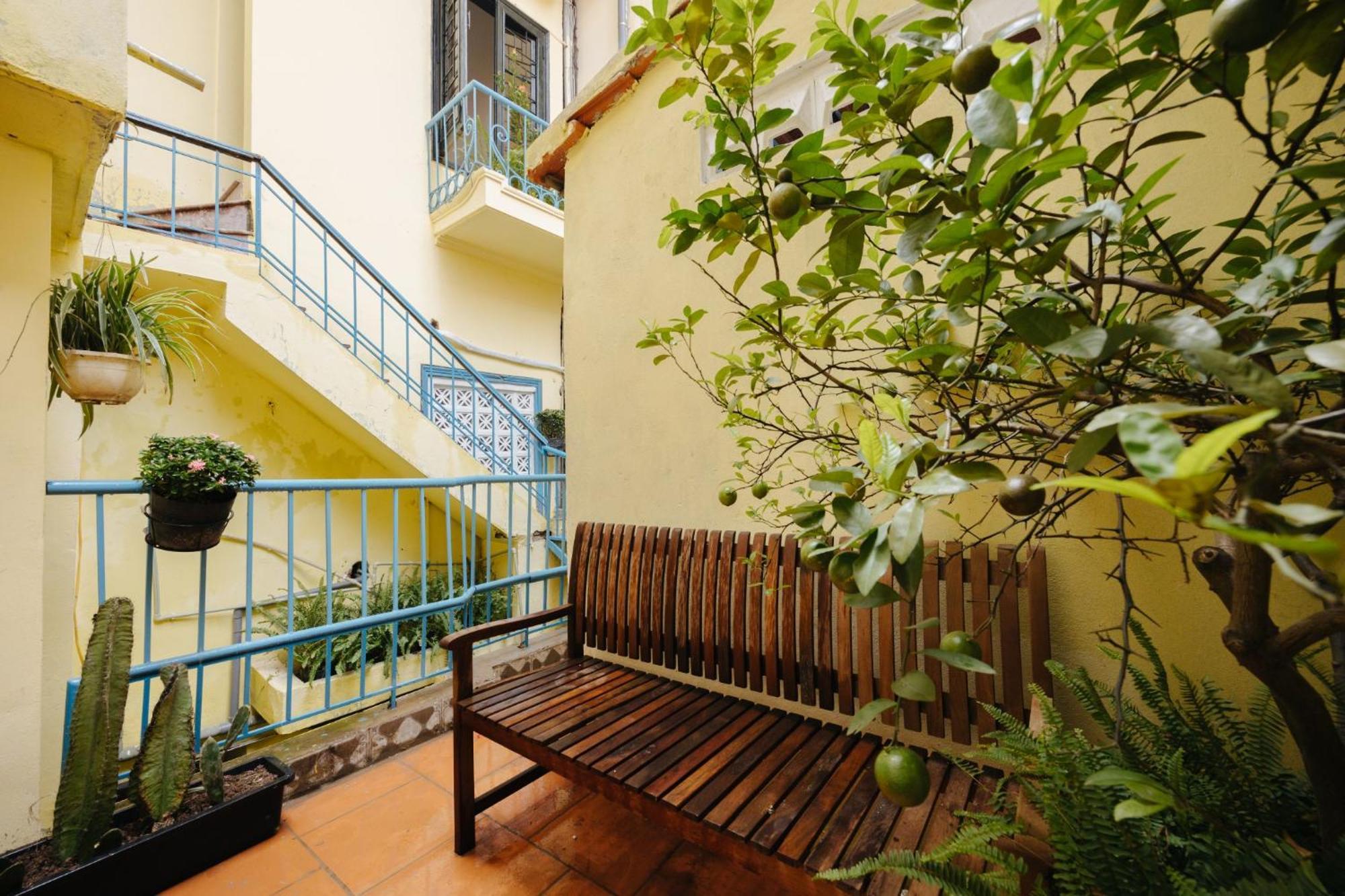 Homestay And Eggcoffee Central Hanoi Old Quarter Exterior photo