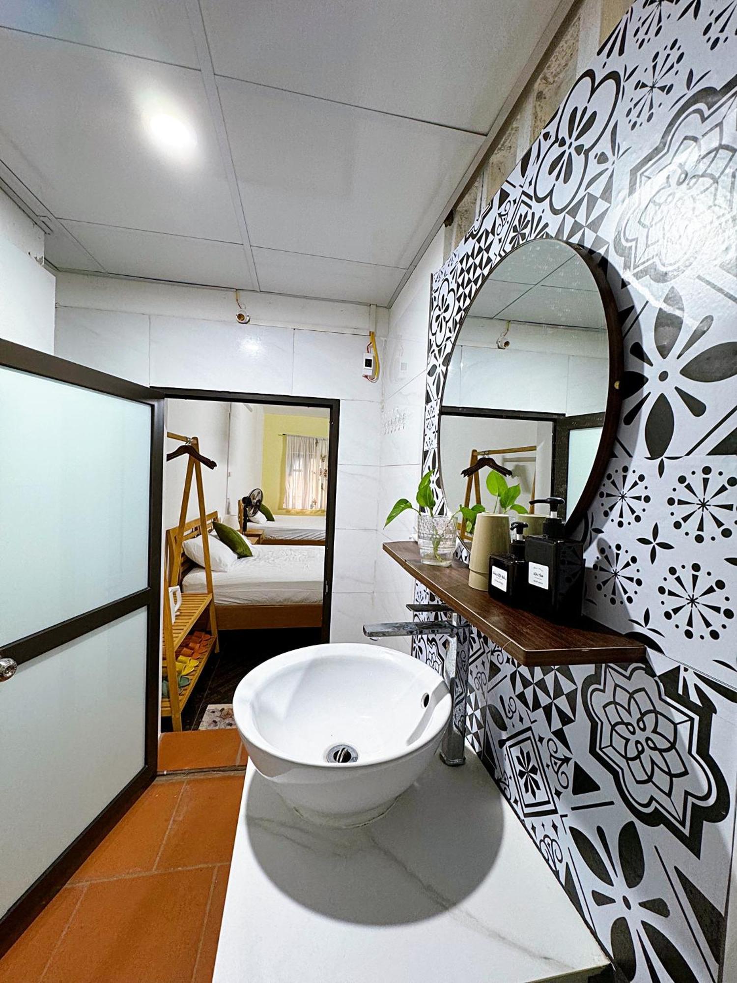 Homestay And Eggcoffee Central Hanoi Old Quarter Exterior photo